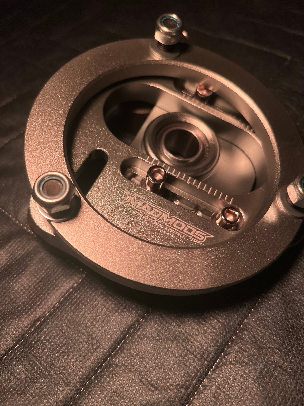 BMW ayarlanabilir Camber Caster Plate detay görünümü