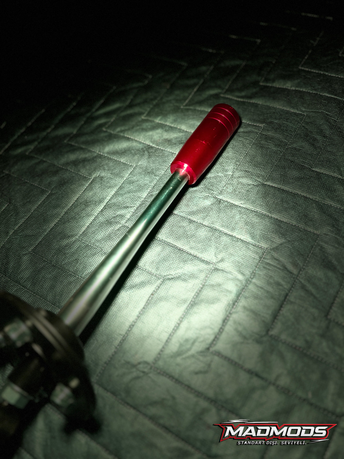 Kırmızı MADMODS DirectShift BMW Short Shifter detay görünümü